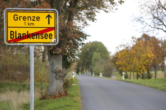 Ortsausgangschild Blankensee - Grenze 1 km